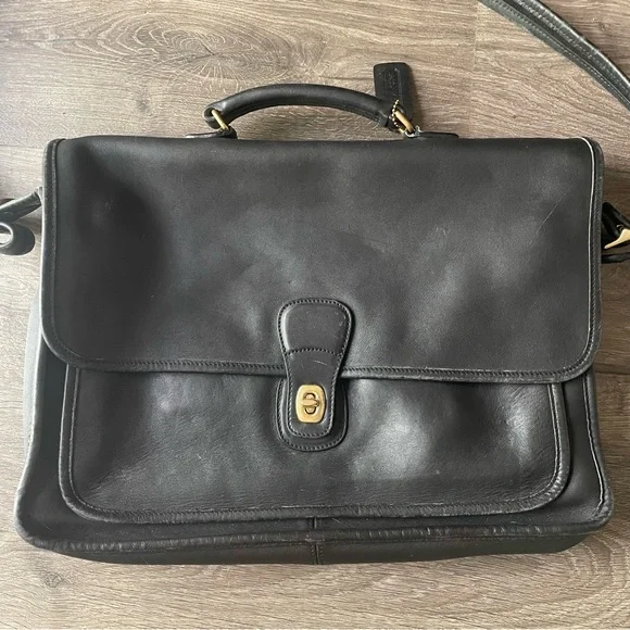 90’s Coach Black Leather Messenger Bag - Picture 2 of 8